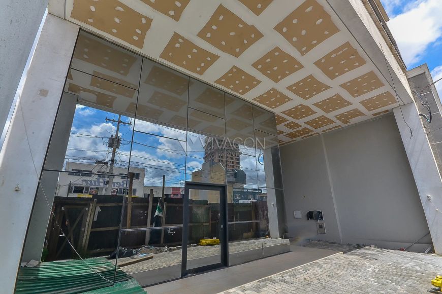 Prédio Comercial Novo com 800m² e 638m² de área construída Entre os terminais do Capão Raso e Pinhei