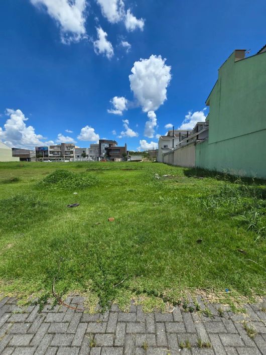 Terreno com 450m² no bairro planejado Neoville.