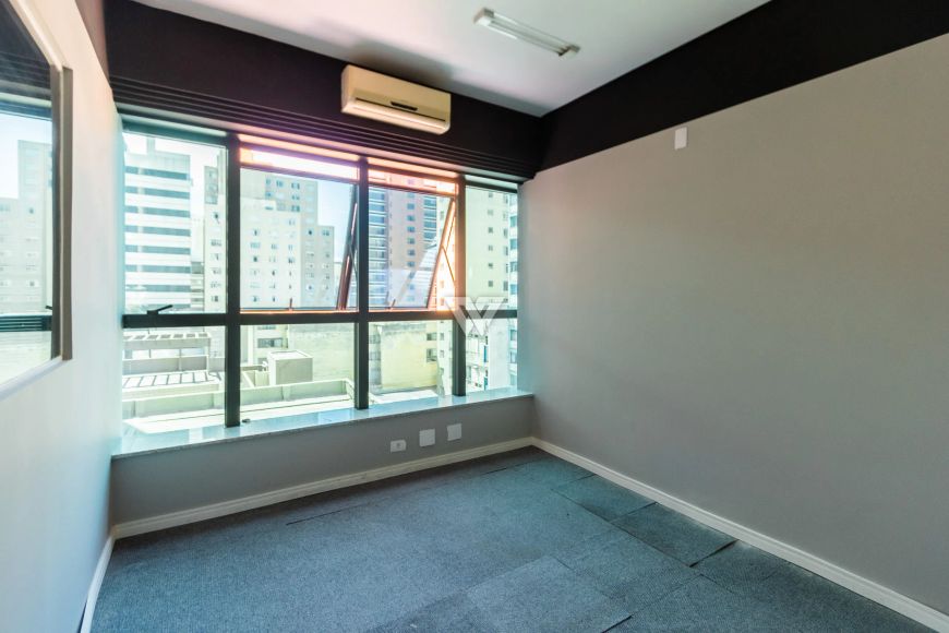 Conjunto Comercial - 1 vaga de garagem - 50m² priv - Centro