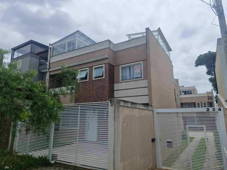 Sobrado para venda tem 146 metros quadrados com 3 quartos em Boqueirão - Curitiba - PR