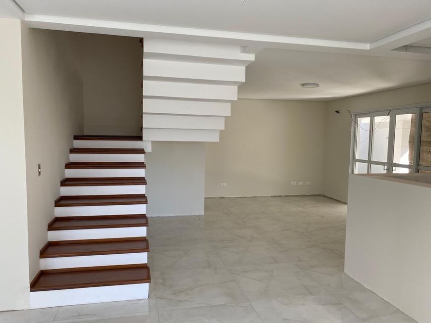 Casa para venda tem 243 metros quadrados com 3 quartos em Vista Alegre - Curitiba - Paraná