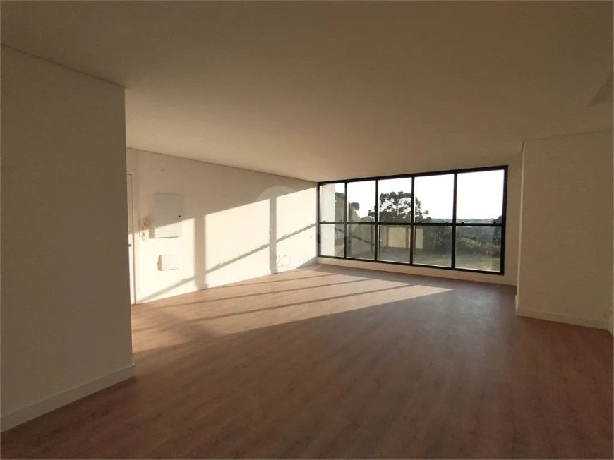 Duplex para venda possui 185 metros quadrados com 3 quartos em Santo Inácio - Curitiba - PR