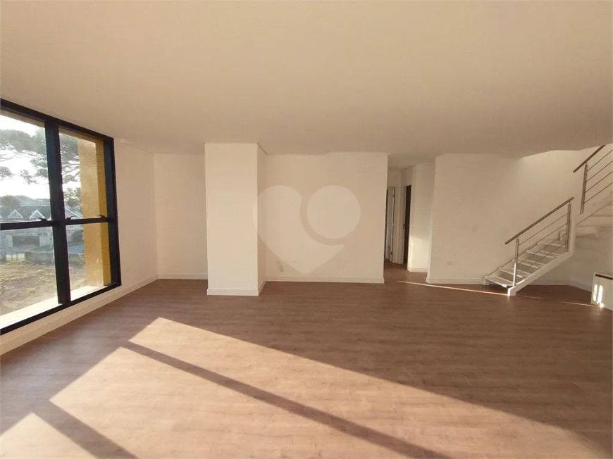 Duplex para venda possui 185 metros quadrados com 3 quartos em Santo Inácio - Curitiba - PR