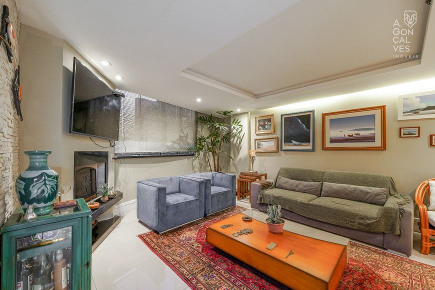 Apartamento Duplex, 03 Dormitórios, 01 Suíte Master, Estar Íntimo com Lareira, Churrasqueira, 02 Vag