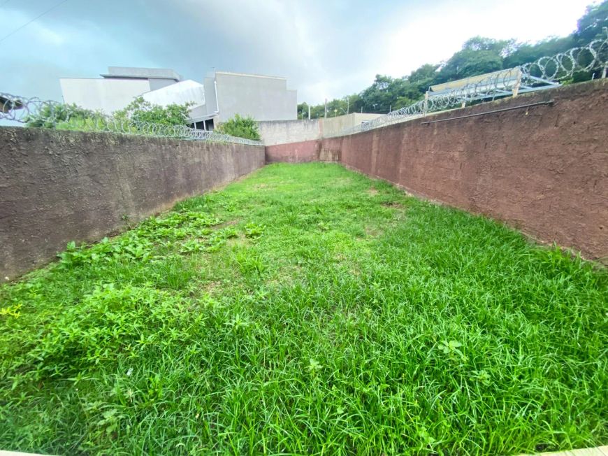SOBRADO COM TERRENO AMPLO