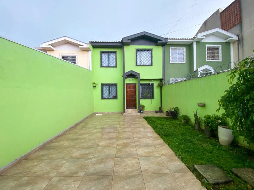 SOBRADO COM TERRENO AMPLO