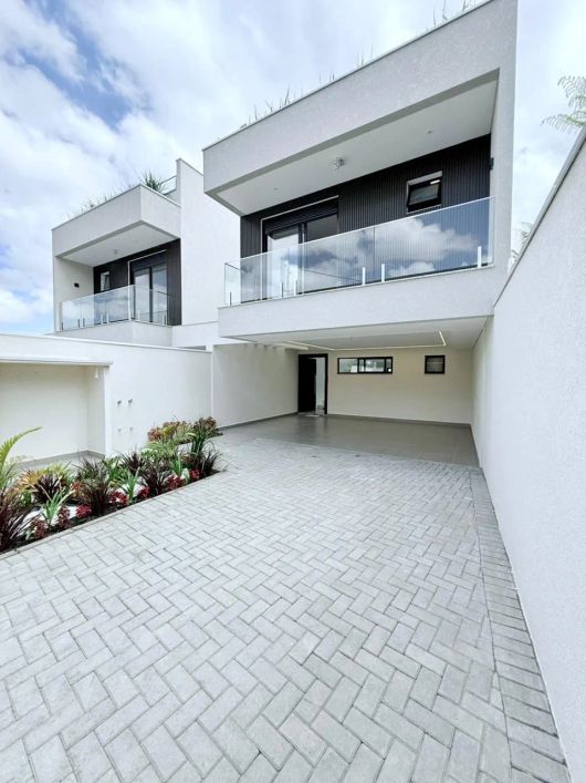 Sobrado para venda tem 191 metros quadrados com 3 quartos em Pilarzinho - Curitiba - PR
