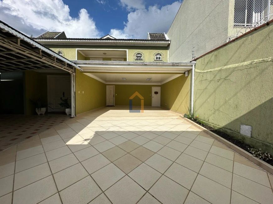 Sobrado com 392m² no bairro Santa Quitéria