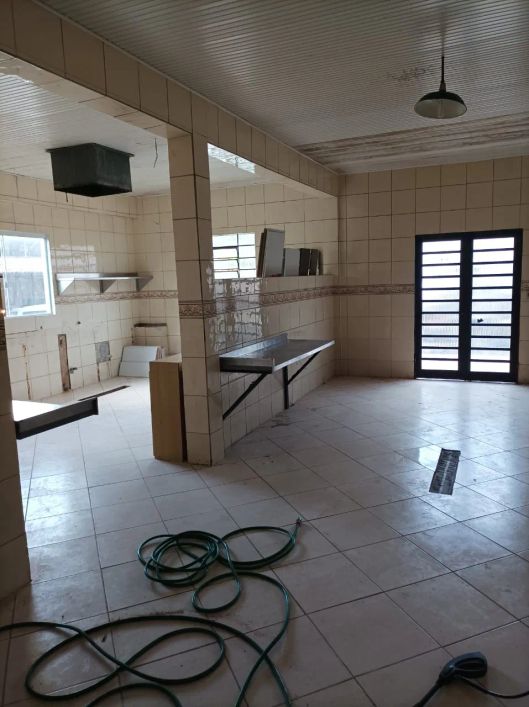 Imóvel para aluguel possui 350 metros quadrados em Butiatuvinha - Curitiba - PR
