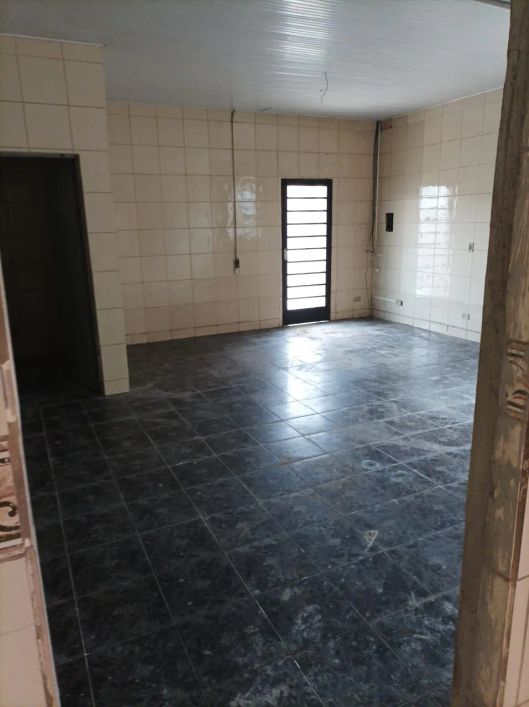 Imóvel para aluguel possui 350 metros quadrados em Butiatuvinha - Curitiba - PR