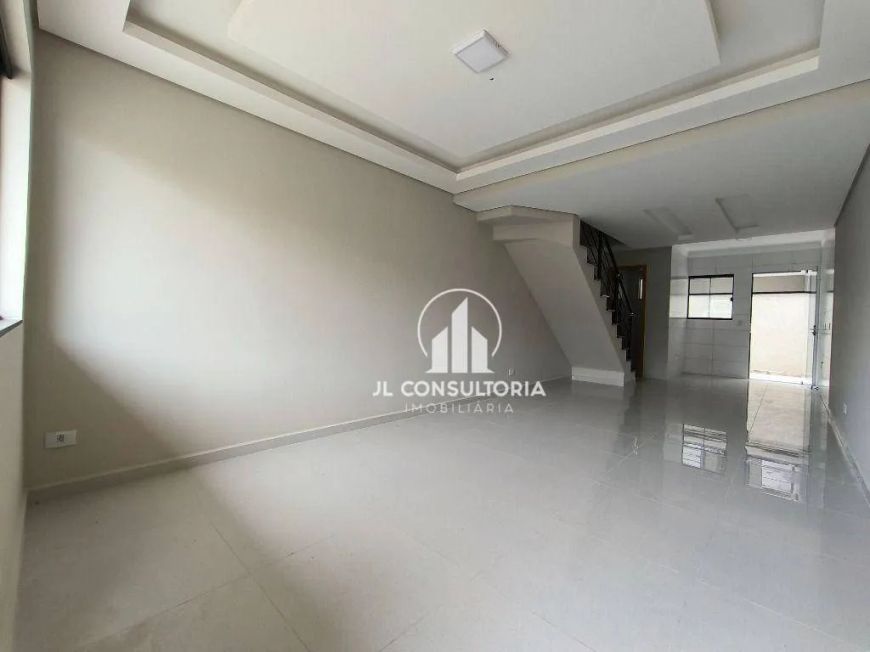Sobrado no Umbará com ótimo padrão de acabamento