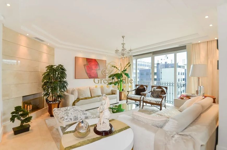 Batel Apto Desocupado, Ed. Maison Classique, Mobiliado e Decorado 308,49m², sendo 189m² privativos,