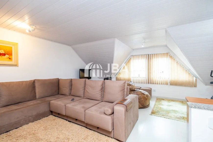 LINDO SOBRADO TRIPLEX DE FRENTE PARA RUA