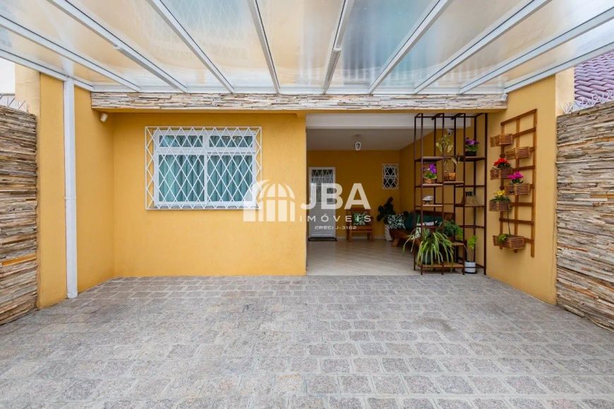 LINDO SOBRADO TRIPLEX DE FRENTE PARA RUA