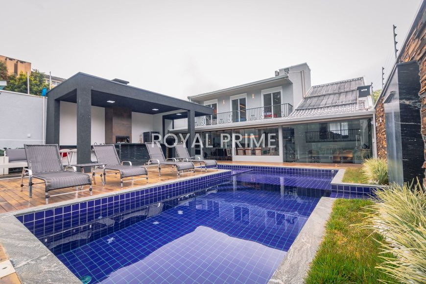 Casa de Rua de Alto Padrão, Reformada, com Quintal, Piscina e 4 quartos à venda, 490 m² - Santo Inác