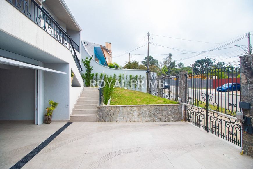 Casa de Rua de Alto Padrão, Reformada, com Quintal, Piscina e 4 quartos à venda, 490 m² - Santo Inác