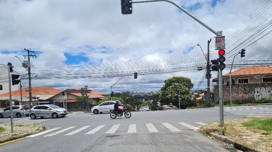TERRENO COM LINDA VISTA E ÓTIMA LOCALIZAÇÃO.