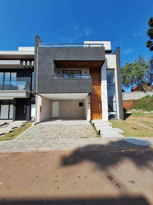 Pilarzinho, Condomínio Bosques do Tanguá, 166m²privativos, 3 suítes, churrasqueira e um amplo terra
