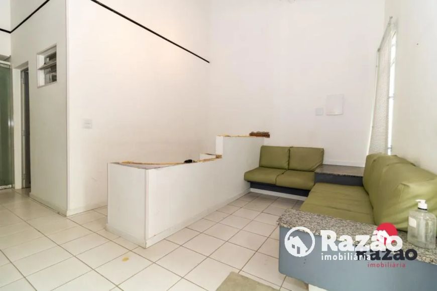 Casa com 300 m² no Batel
