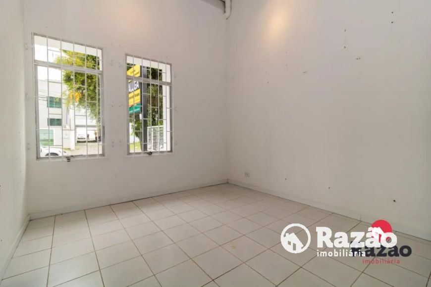 Casa com 300 m² no Batel
