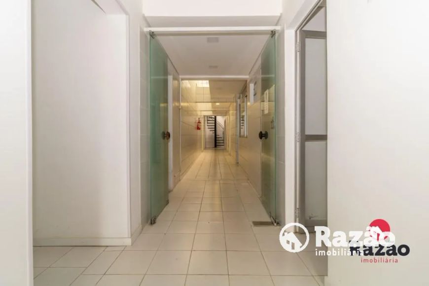 Casa com 300 m² no Batel