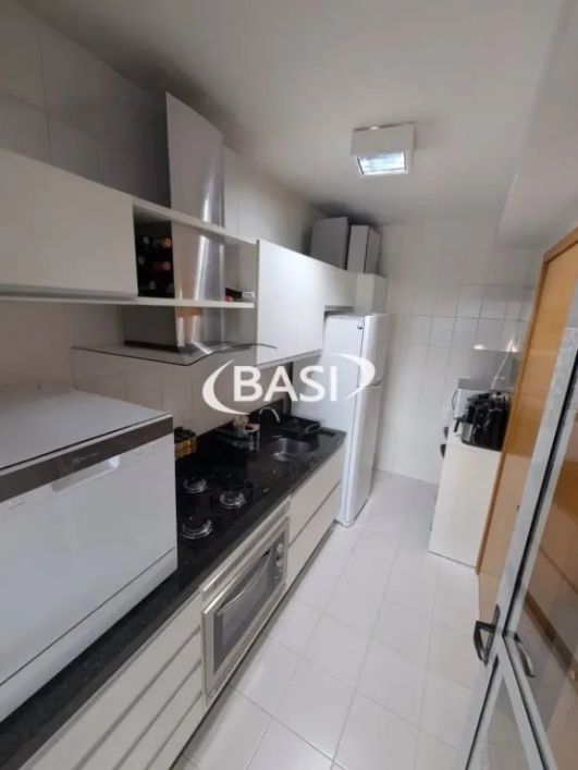 APARTAMENTO À VENDA NO ÁGUA VERDE EM CONDOMÍNIO CLUBE COM VISTA ESPETACULAR