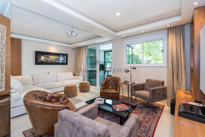 Apartamento semimobiliado com 2 suítes à venda no Centro Cívico em Curitiba