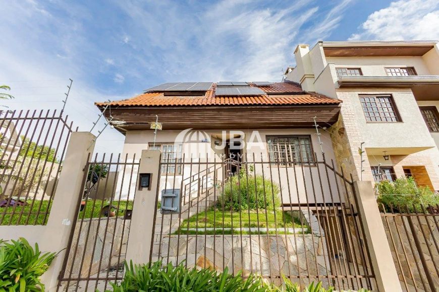 CASA DE ESQUINA COM 250,19M²