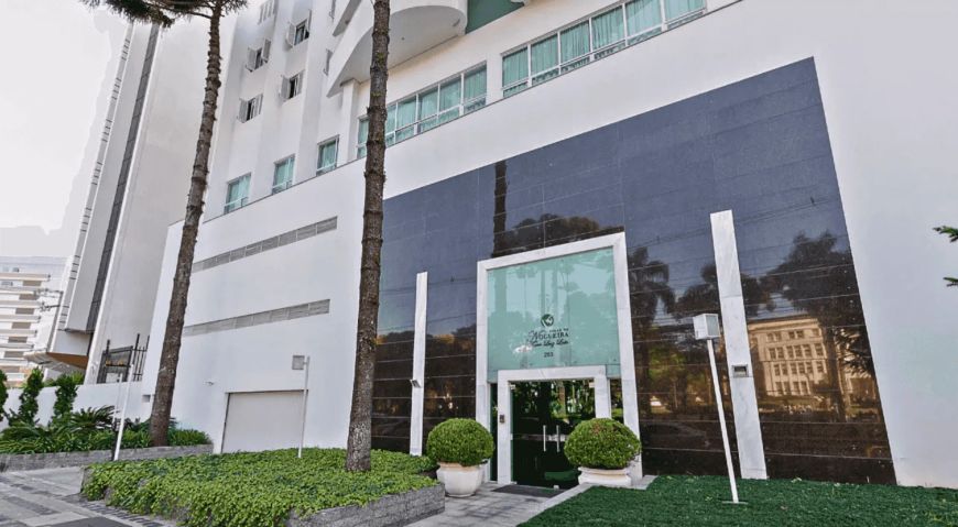 Centro Cívico, Apto Ed. Solar da Nogueira, Desocupado, de frente para Praça, 4 Qtos, 2 suítes, 1 va