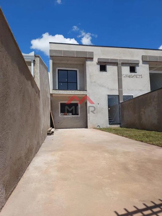 SOBRADO DE 3 QUARTOS A VENDA NO FAZENDINHA EM CURITIBA!