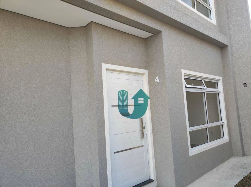 Sobrado triplex novo, não geminado, em condomínio - 3 quartos c/ suite, 2 vagas no Xaxim