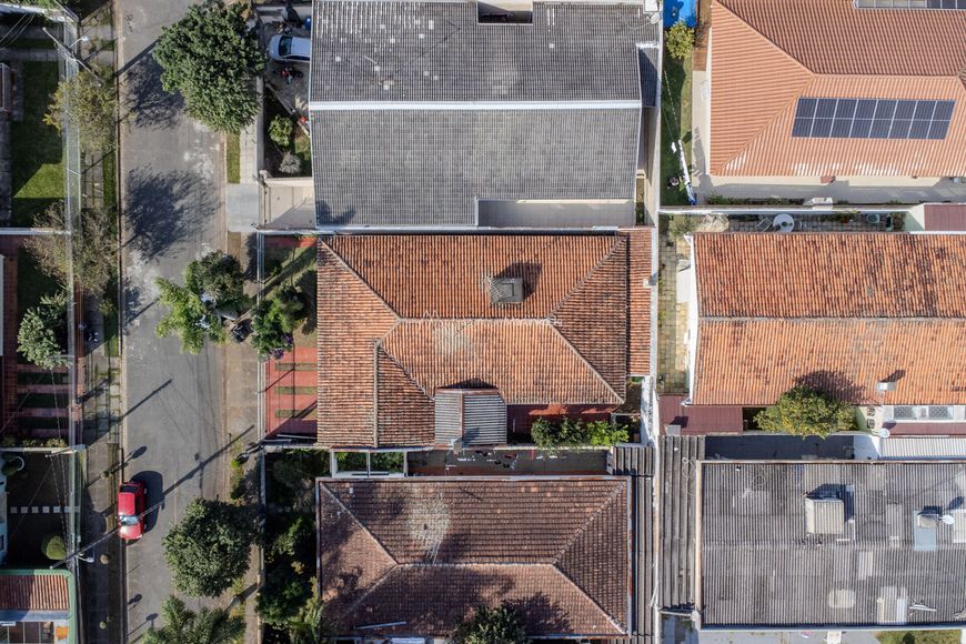 Casa Térrea de rua a venda na Vila Izabel –Curitiba–PR de 171m2, 3 quartos sendo 1 suíte, 4 vagas, e