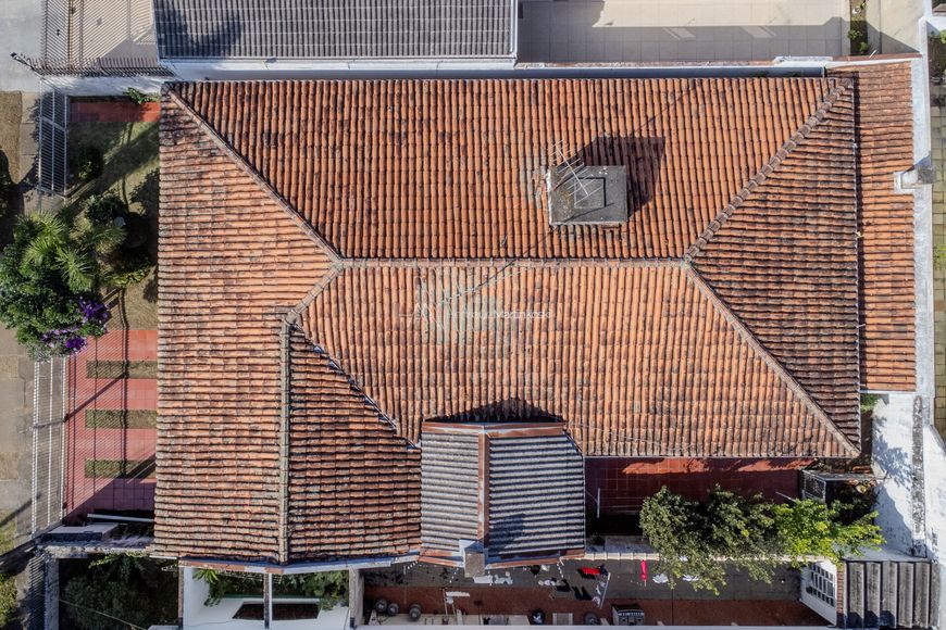 Casa Térrea de rua a venda na Vila Izabel –Curitiba–PR de 171m2, 3 quartos sendo 1 suíte, 4 vagas, e