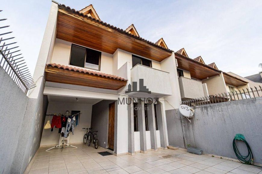 Sobrado com 3 dormitórios à venda, 135 m² por R$ 710.000,00 - Jardim das Américas - Curitiba/PR
