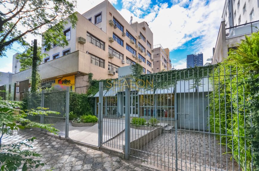 TERRENO COMERCIAL A VENDA NA AVENIDA IGUAÇÚ, BAIRRO ÁGUA VERDE/REBOUÇAS