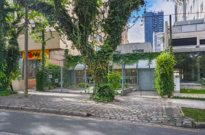 TERRENO COMERCIAL A VENDA NA AVENIDA IGUAÇÚ, BAIRRO ÁGUA VERDE/REBOUÇAS