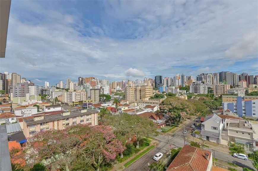 Duplex para venda tem 310 metros quadrados com 5 quartos em Água Verde - Curitiba - PR