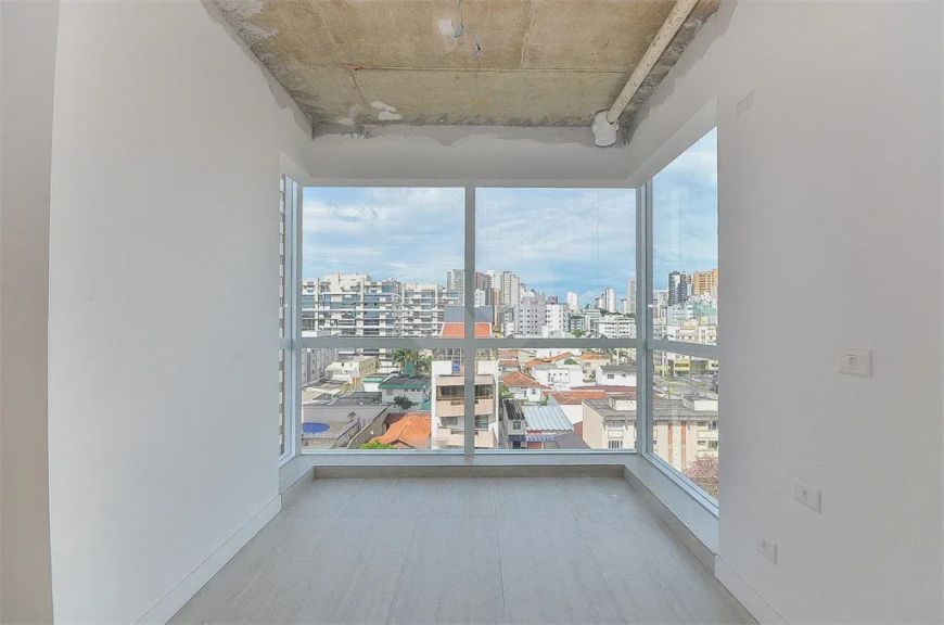 Duplex para venda tem 310 metros quadrados com 5 quartos em Água Verde - Curitiba - PR
