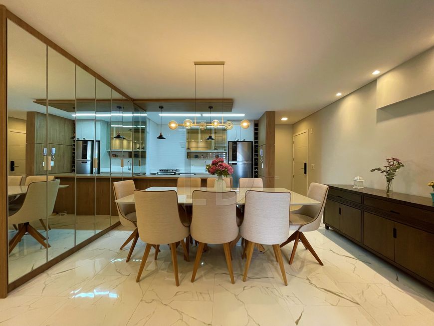 ENCANTADOR APARTAMENTO EM LOCALIZAÇÃO NOBRE