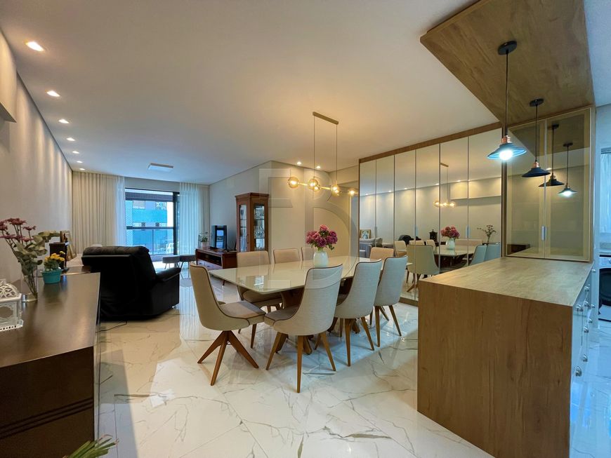 ENCANTADOR APARTAMENTO EM LOCALIZAÇÃO NOBRE
