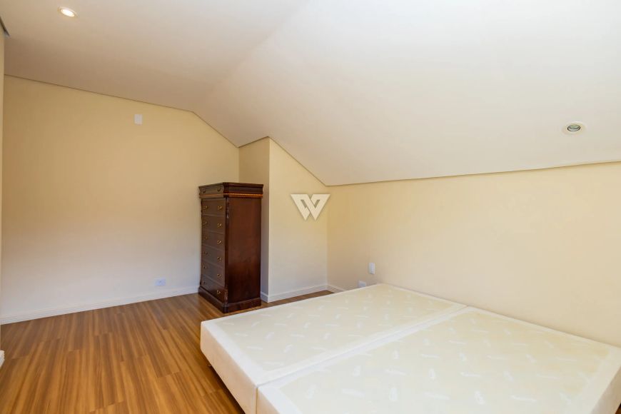 CASA LUXUOSA COM 680M² VISTA ALEGRE/ PARQUE TINGUI