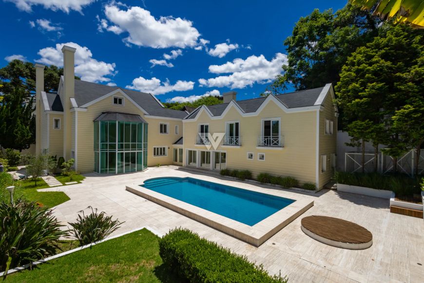 CASA LUXUOSA COM 680M² VISTA ALEGRE/ PARQUE TINGUI