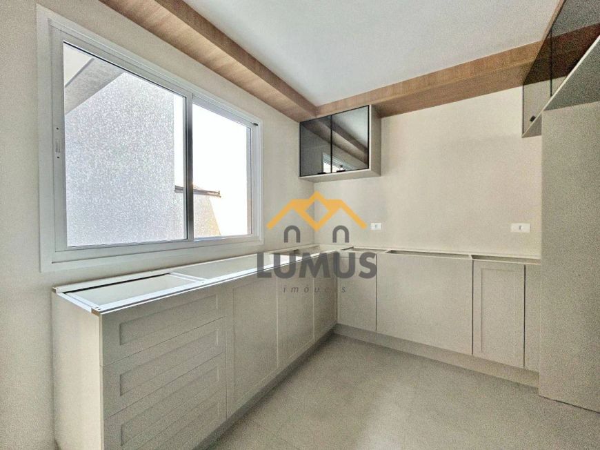 Sobrado semi mobiliado com 3 dormitórios à venda, 144 m² por R$ 830.000,00 - Campo Comprido - Curiti