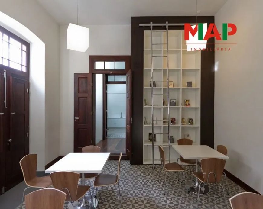 Duplex 2 Suites com 2 vagas no centro/batel