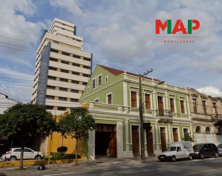 Duplex 2 Suites com 2 vagas no centro/batel