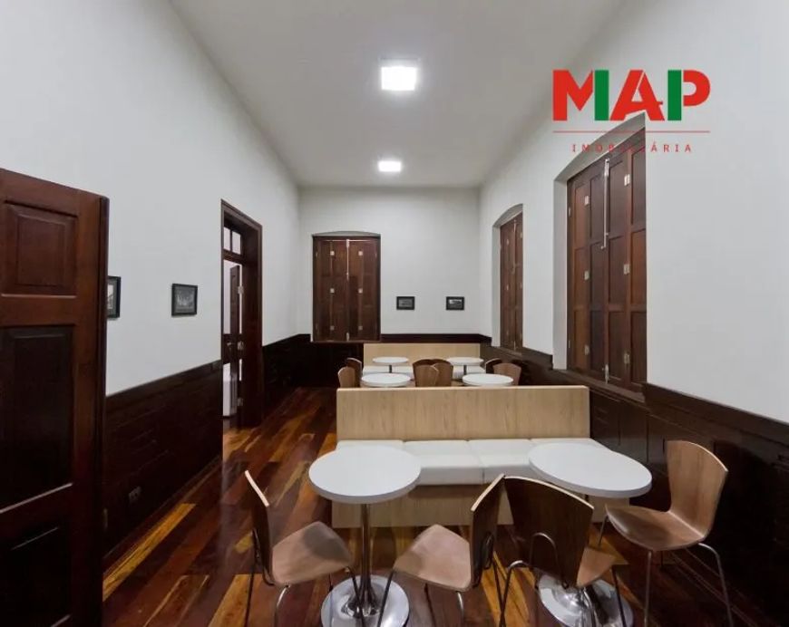 Duplex 2 Suites com 2 vagas no centro/batel