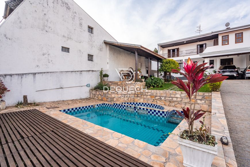 Casa com piscina!