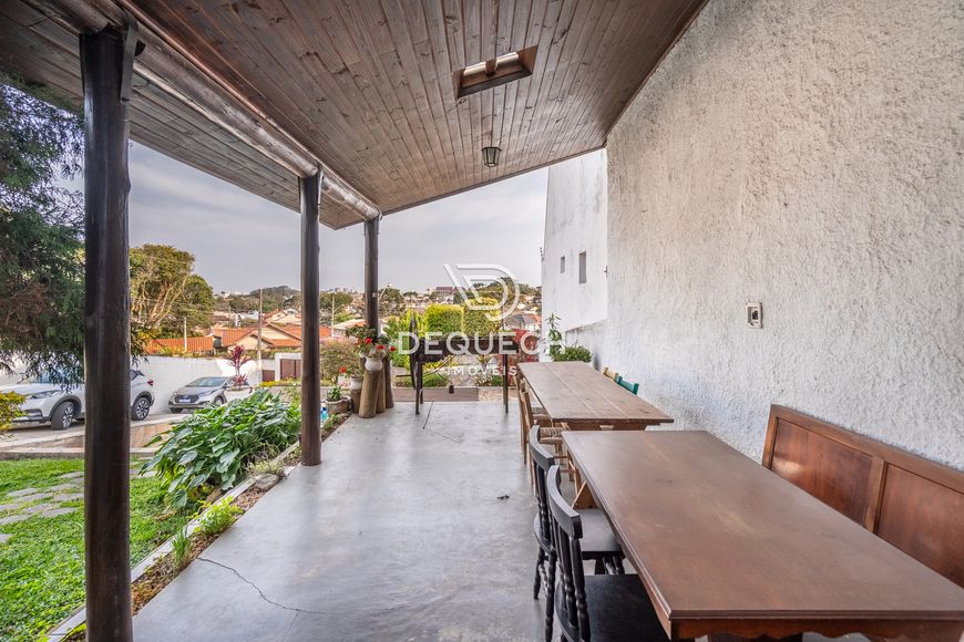 Casa com piscina!