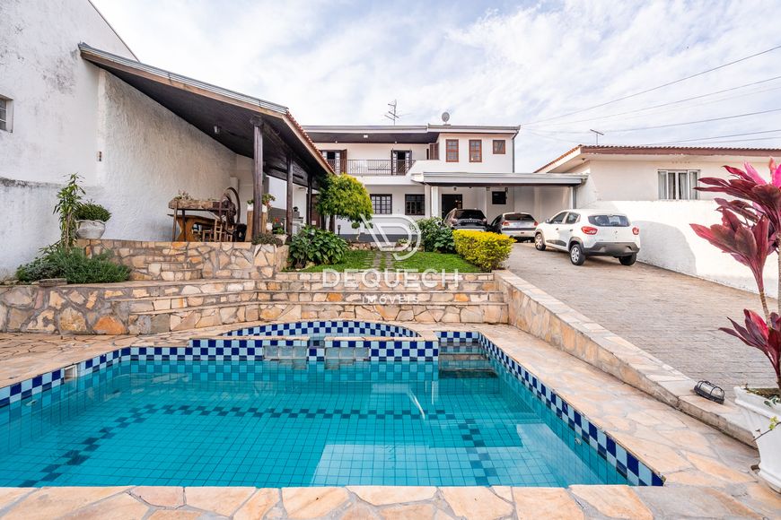 Casa com piscina!