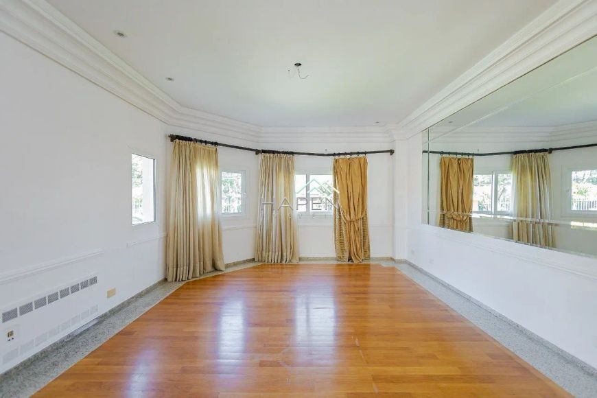 Casa exuberante com 4 suítes no Vista Alegre!